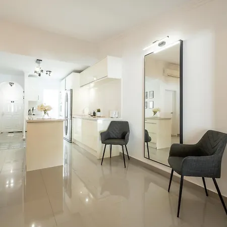Aqua Garden - Spacious 3-bedroom With Terrace, Bbq & Pool Access In Villa