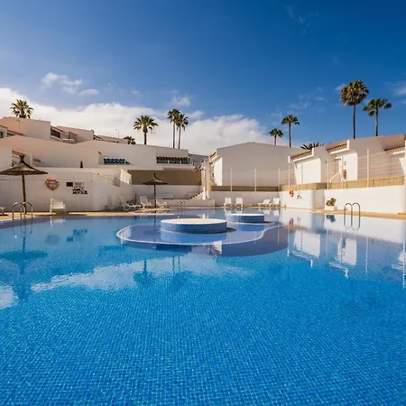 Villa Aqua Garden - Spacious 3-bedroom With Terrace, Bbq & Pool Access In *
