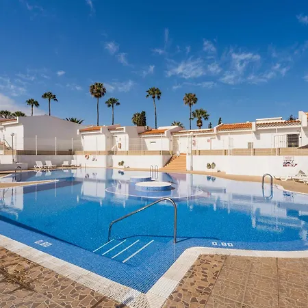 Aqua Garden - Spacious 3-bedroom With Terrace, Bbq & Pool Access In Villa