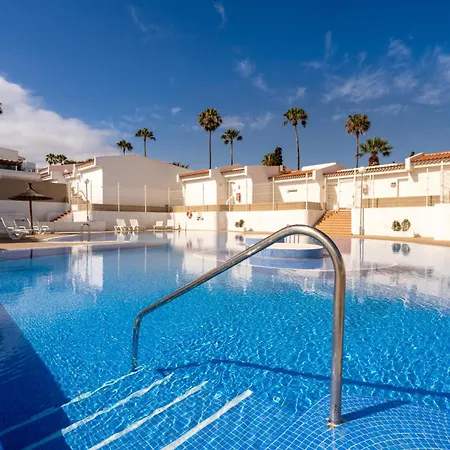 Villa Aqua Garden - Spacious 3-bedroom With Terrace, Bbq & Pool Access In