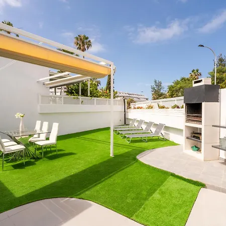 Villa Aqua Garden - Spacious 3-bedroom With Terrace, Bbq & Pool Access In