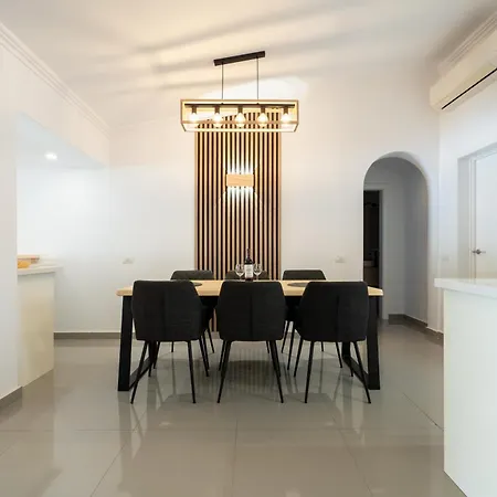 Aqua Garden - Spacious 3-bedroom With Terrace, Bbq & Pool Access In Villa Costa Adeje (Tenerife)