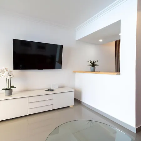 Villa Aqua Garden - Spacious 3-bedroom With Terrace, Bbq & Pool Access In *