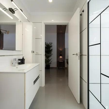 Aqua Garden - Spacious 3-bedroom With Terrace, Bbq & Pool Access In Villa