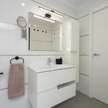 Aqua Garden - Spacious 3-bedroom With Terrace, Bbq & Pool Access In