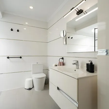 Aqua Garden - Spacious 3-bedroom With Terrace, Bbq & Pool Access In Villa *