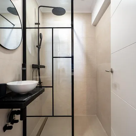 Aqua Garden - Spacious 3-bedroom With Terrace, Bbq & Pool Access In