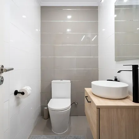 Aqua Garden - Spacious 3-bedroom With Terrace, Bbq & Pool Access In Villa